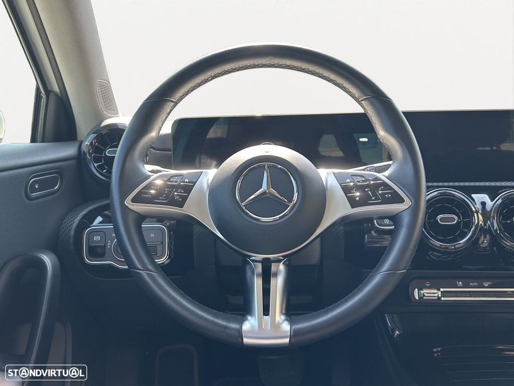 Mercedes-Benz A 200 — fotografia 10