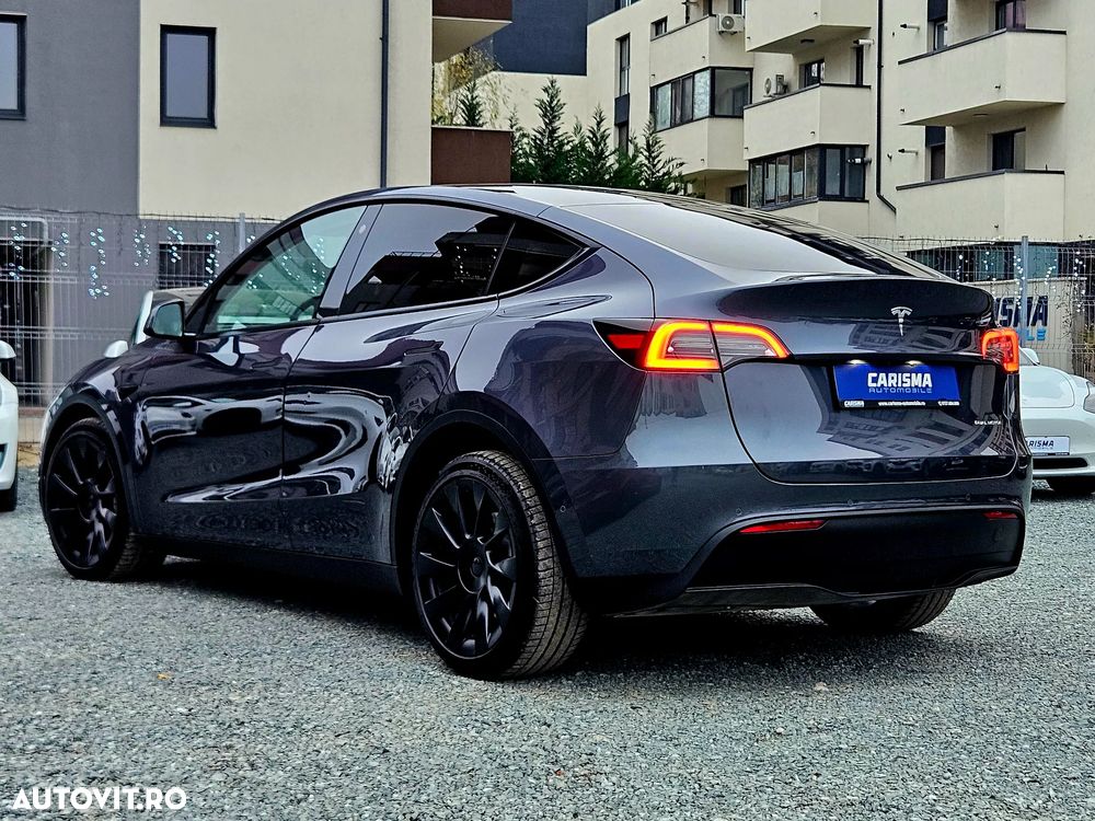 Tesla Model Y Long Range Dual Motor AWD - 4