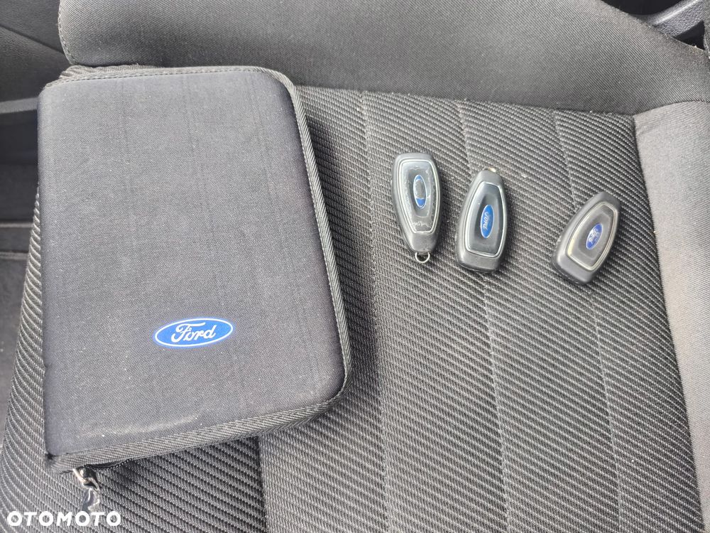 Ford S-Max - 17