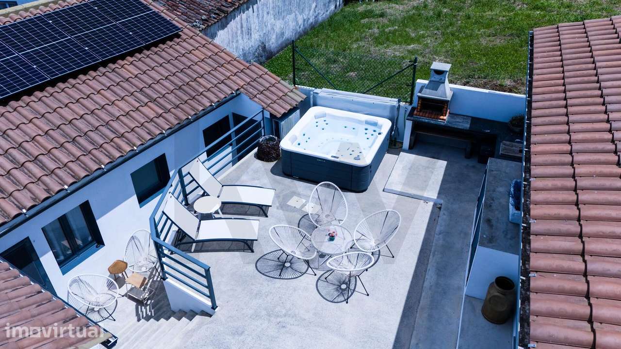 Entre o Mar e a Natureza – Moradia T4 Renovada com Anexo T0 e Jacuzzi - Grande imagem: 5/60