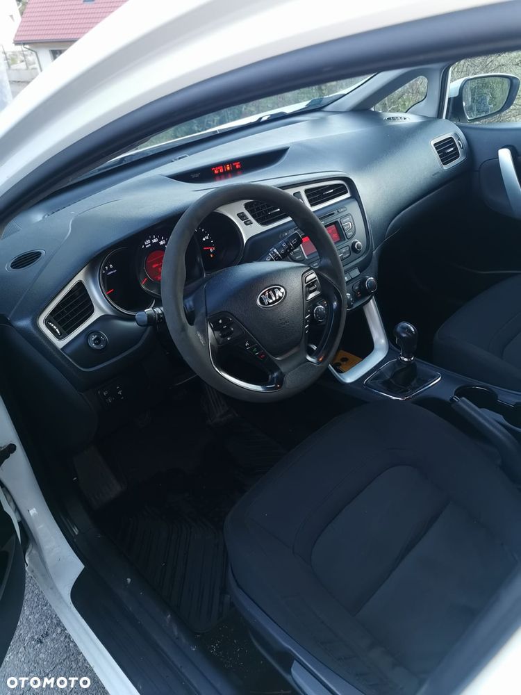 Kia Ceed - 9