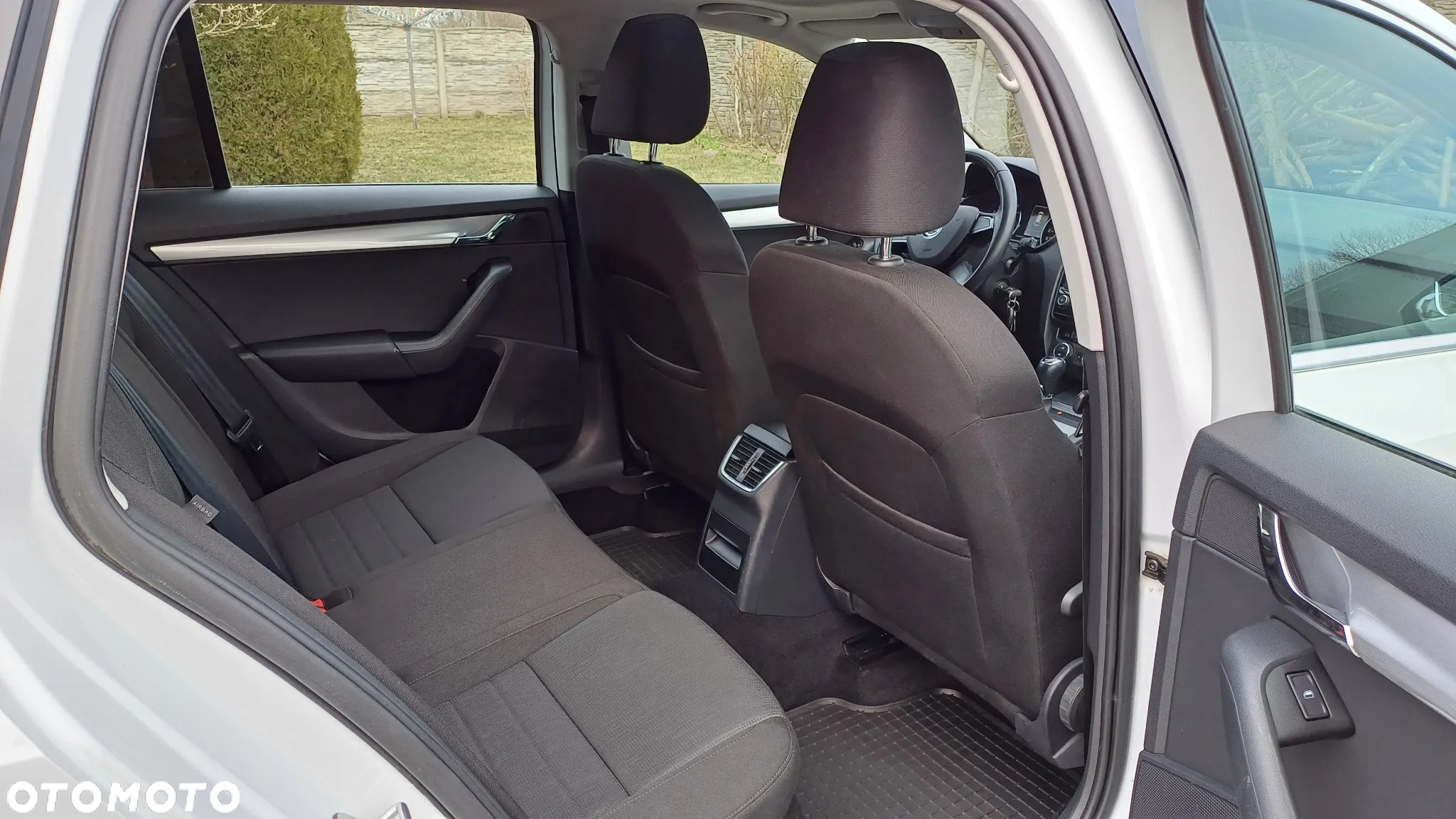 Volkswagen Passat - 9
