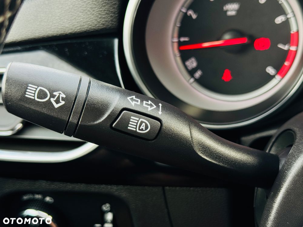 Opel Astra 1.6 Turbo Start/Stop Innovation - 27