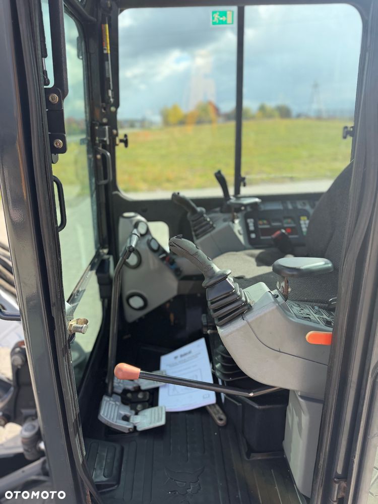 Bobcat E32 - 15
