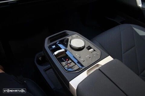 BMW ix xDrive 40 - 21