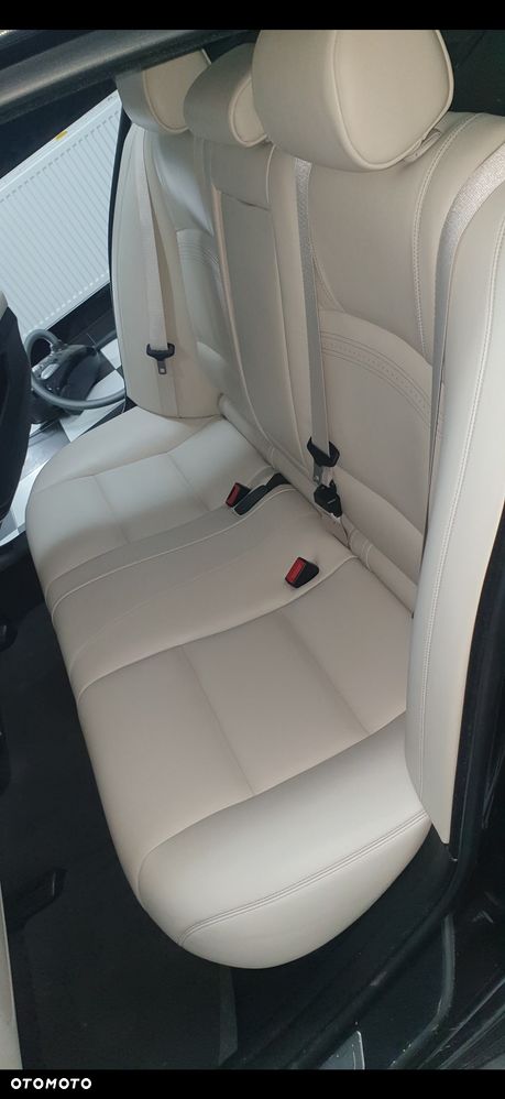 BMW Seria 5 528i xDrive - 16