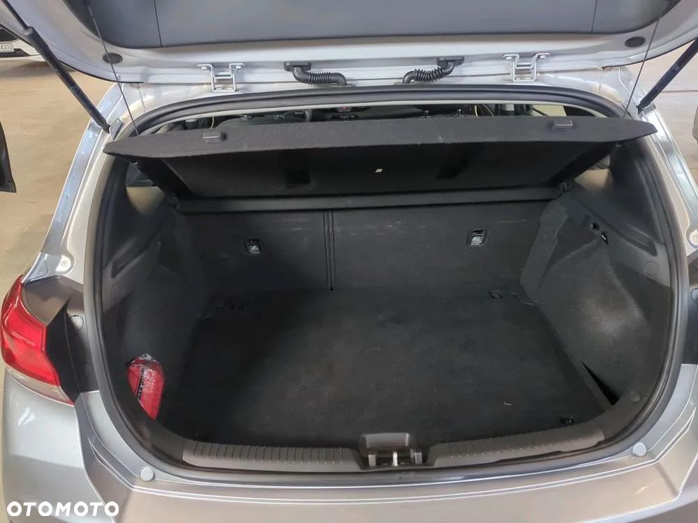Hyundai i30 1.5 DPI Classic + - 16