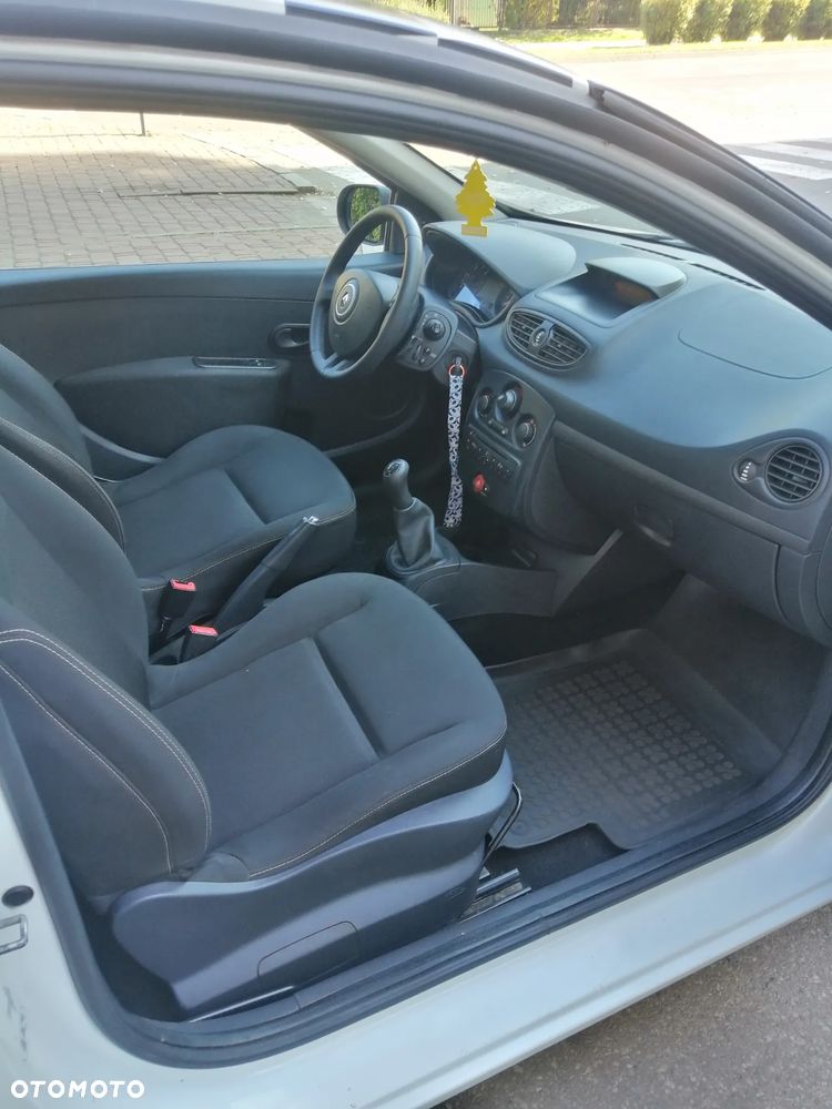 Renault Clio - 14