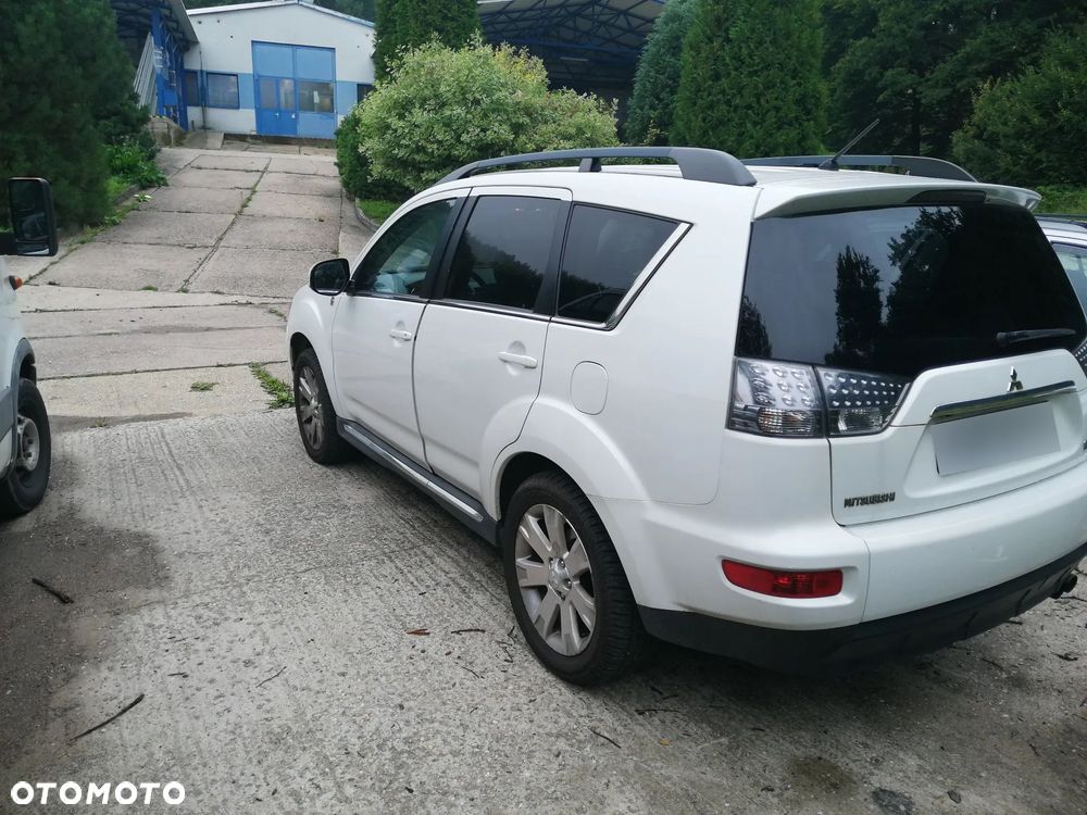 Mitsubishi Outlander 2.2 DID Instyle NAVI TC-SST - 2