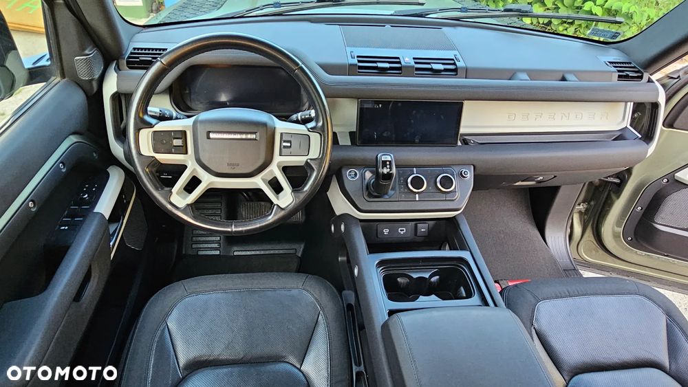 Land Rover Defender - 12