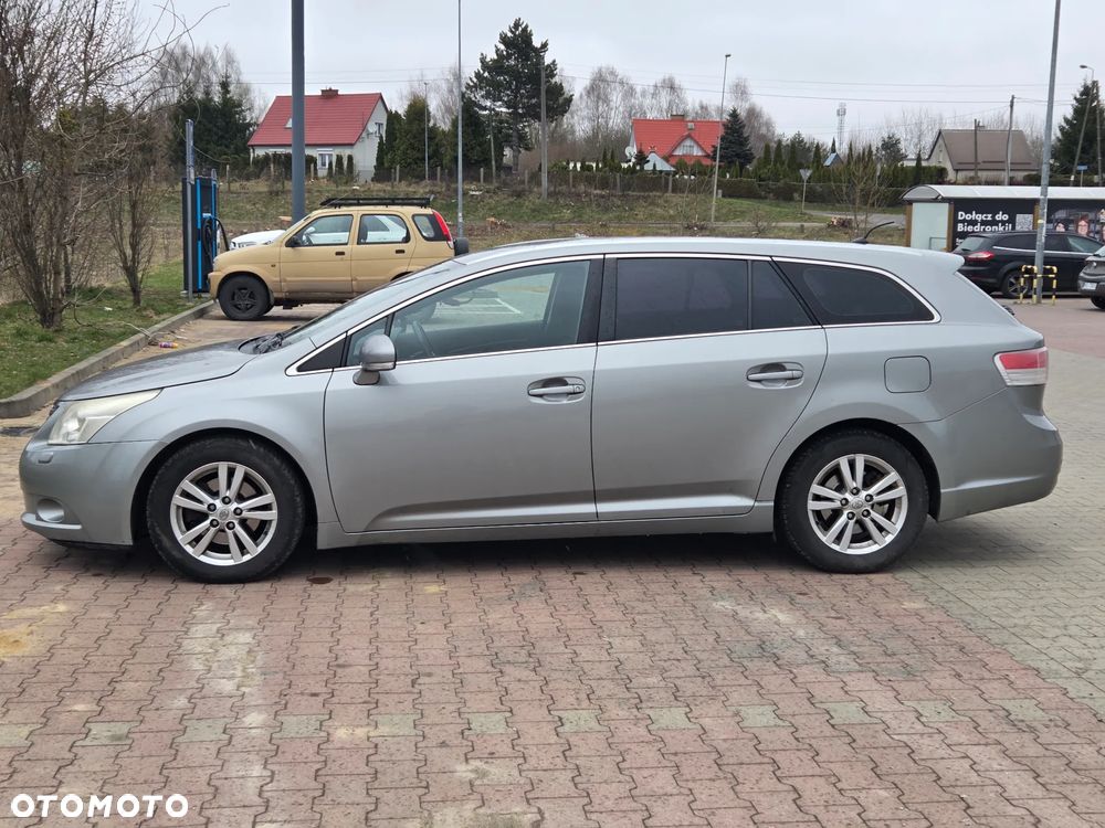 Toyota Avensis 2.0 D-4D - 16