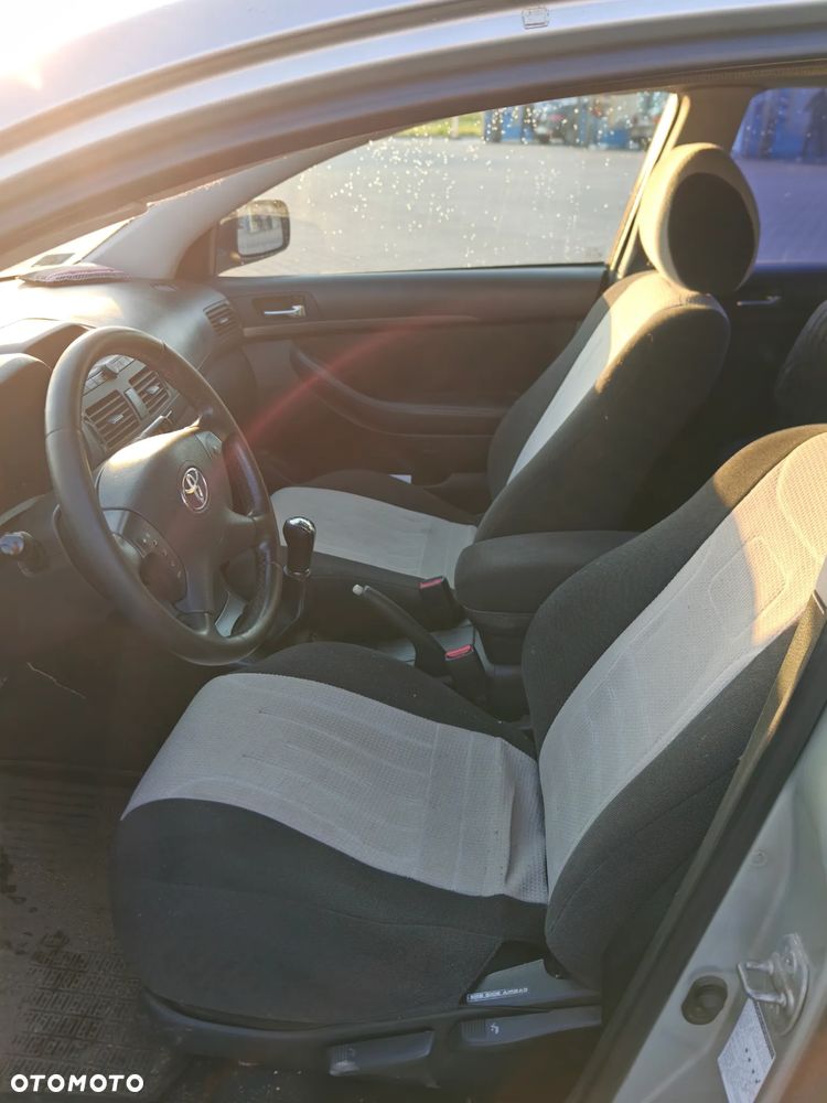 Toyota Avensis - 12
