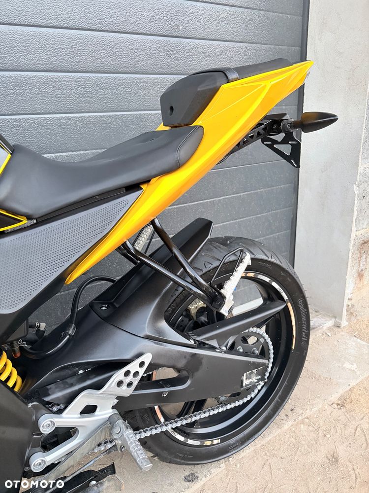 Yamaha YZF - 4