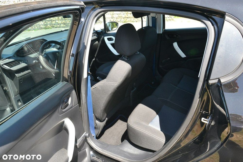 Peugeot 208 - 17