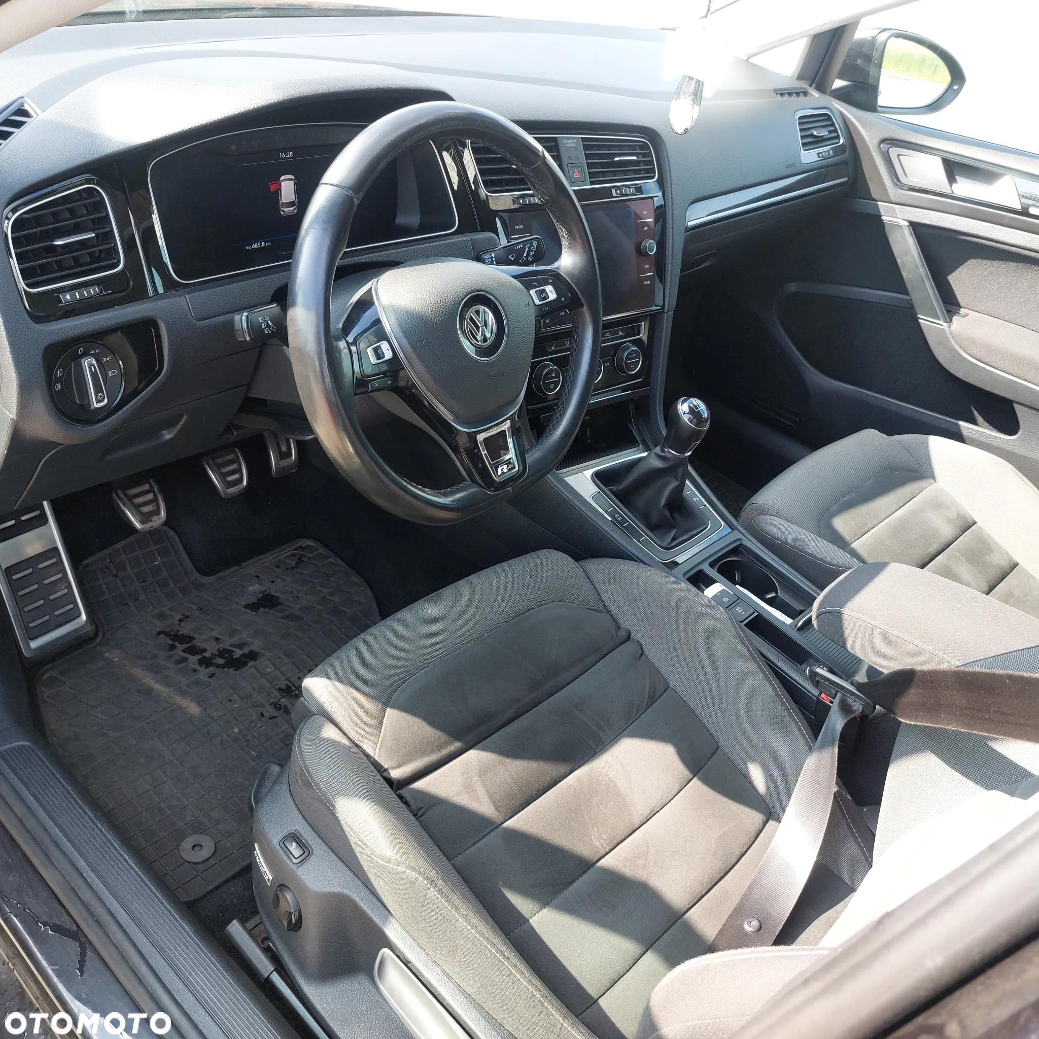 Volkswagen Golf - 33