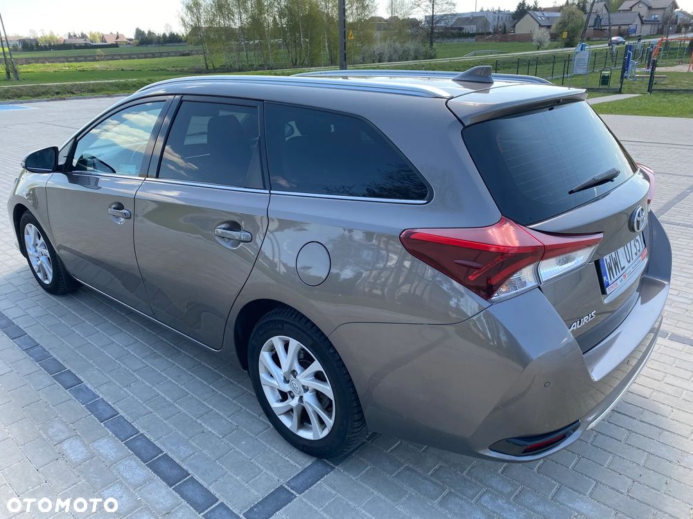 Toyota Auris 1.6 Premium - 4