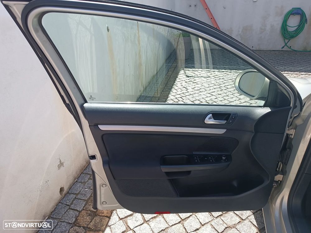 VW Golf Variant 1.6 TDi Highline - 29