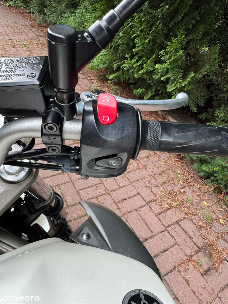 Yamaha XJ - 19