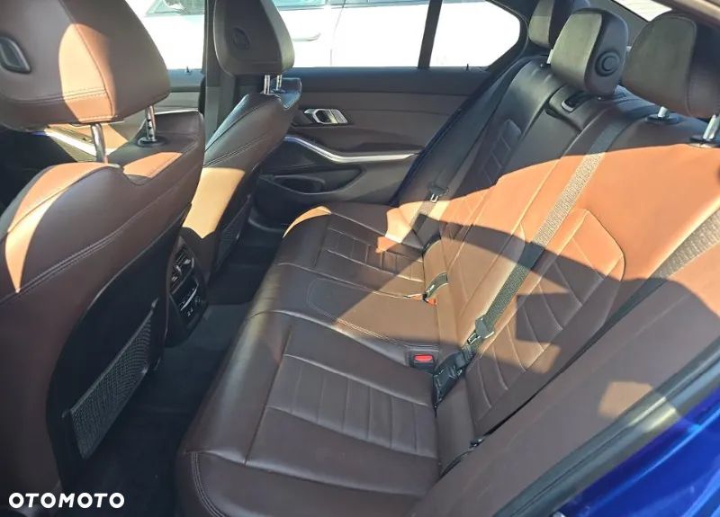 BMW Seria 3 330i xDrive M Sport - 11