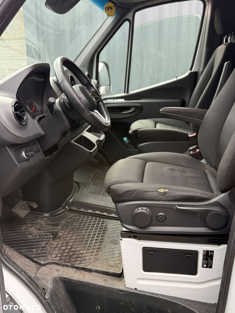 Mercedes-Benz Sprinter 319 - 4