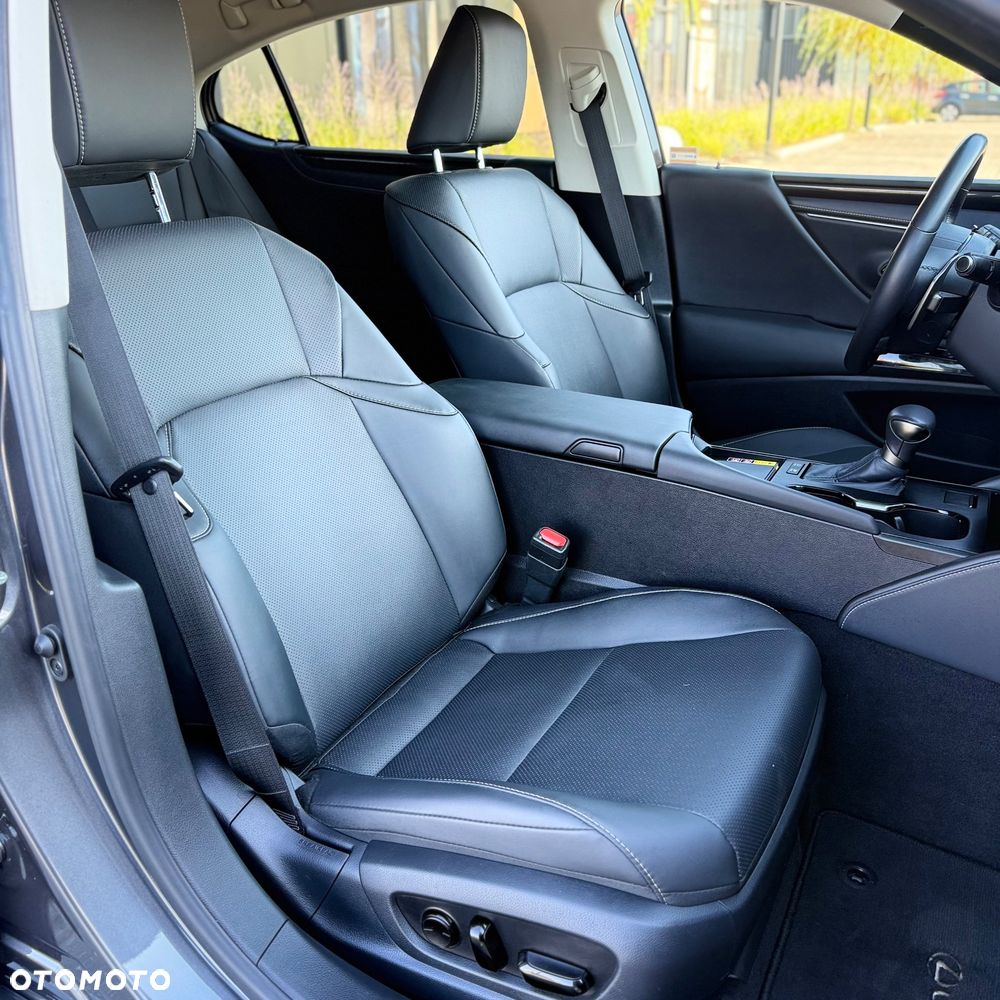 Lexus ES 300h Business Edition - 9