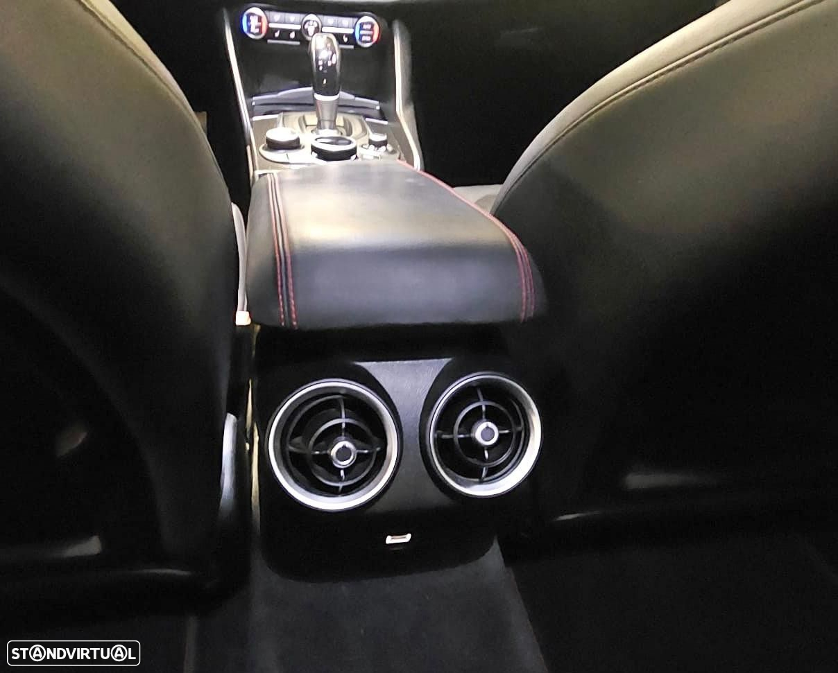 Alfa Romeo Giulia 2.9 Bi-Turbo Quadrifoglio AT8 - 22