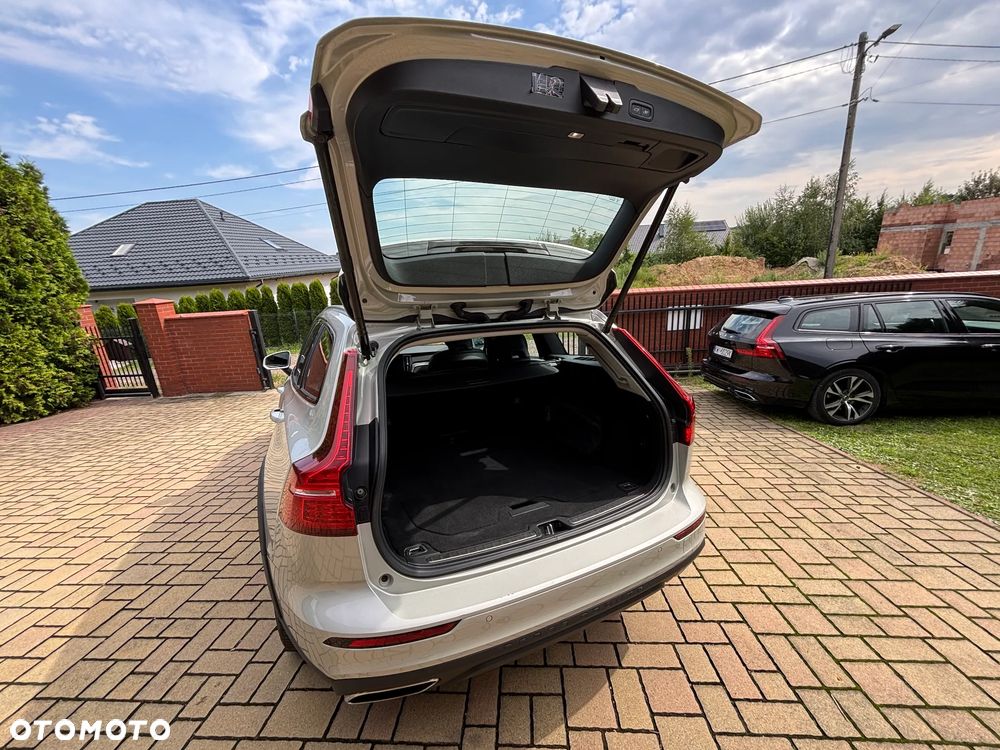 Volvo V60 Cross Country B4 D AWD Geartronic Pro - 24