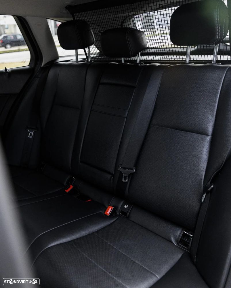Mercedes-Benz C 200 d Avantgarde - 25
