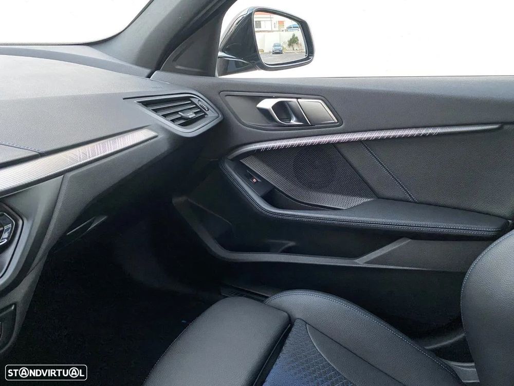 BMW 116 d Pack Desportivo M - 29