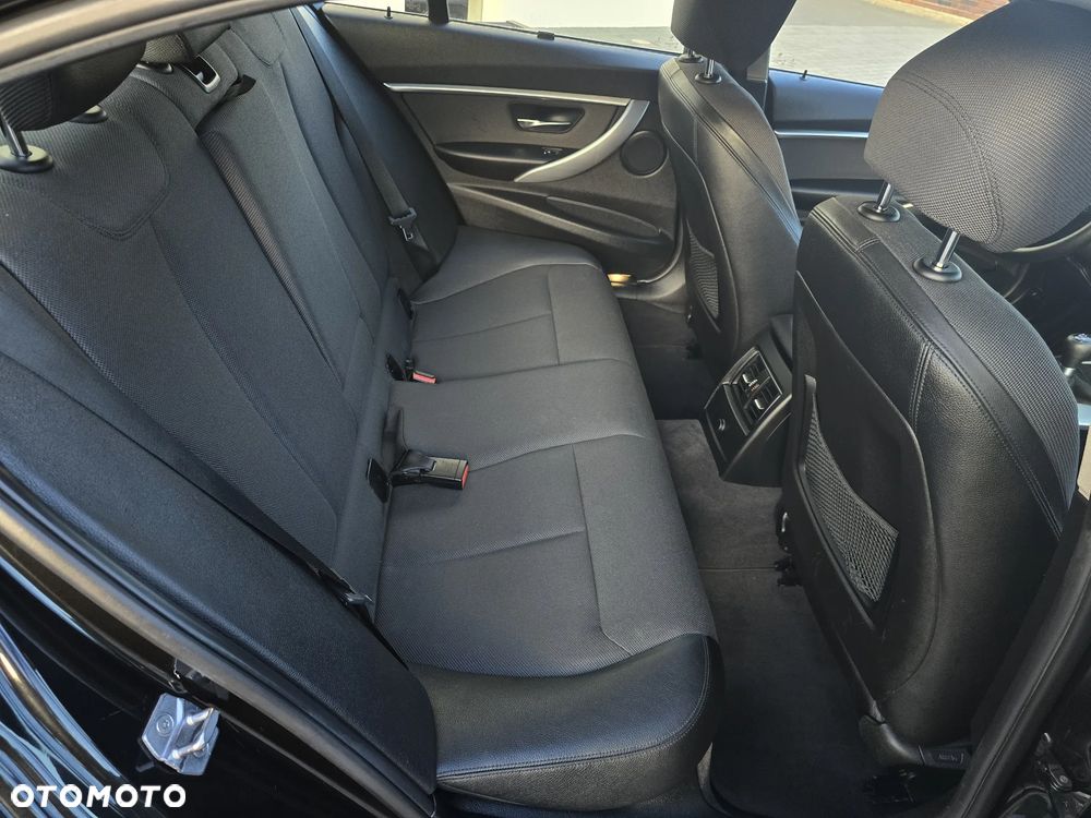 BMW Seria 3 320d Edition M Sport Shadow - 14