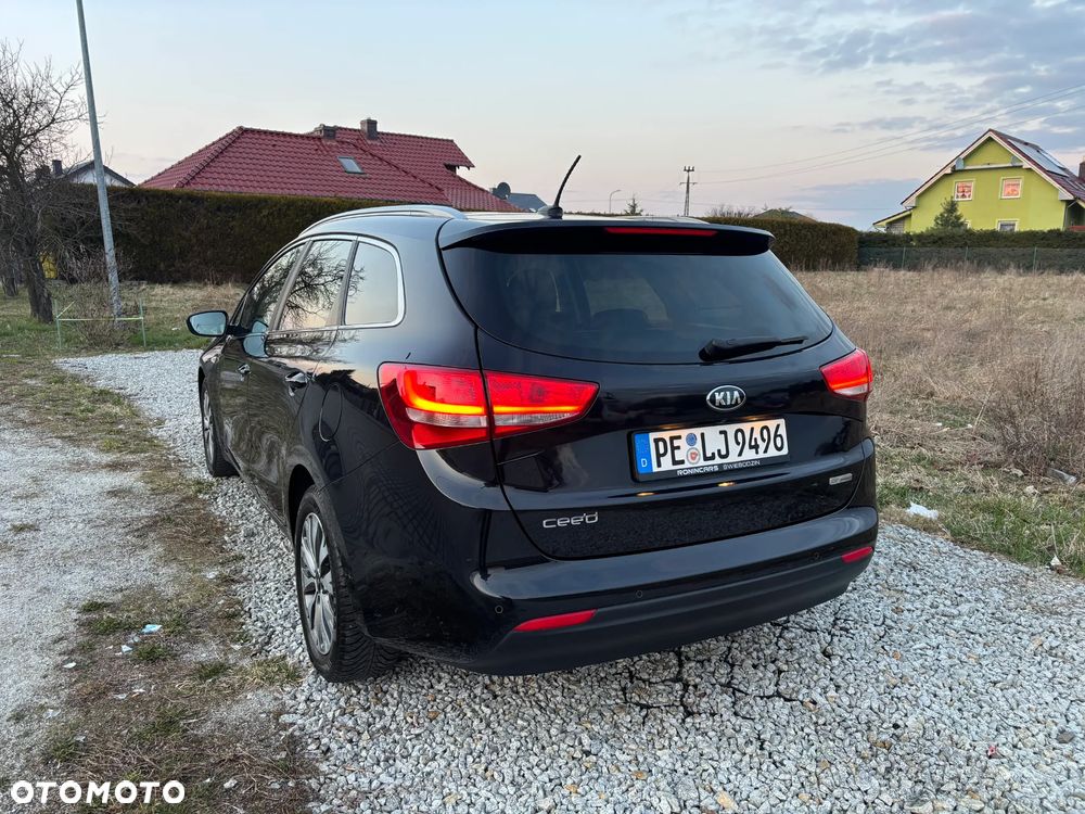 Kia Ceed 1.6 CRDi 136 ISG Platinum Edition - 4