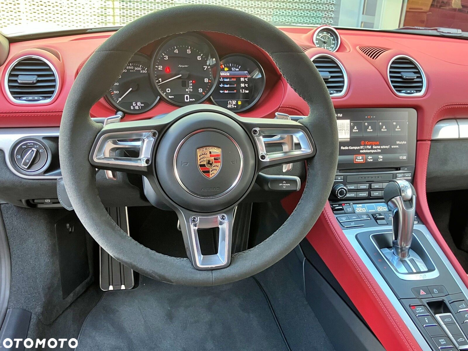 Porsche 718 Spyder - 12