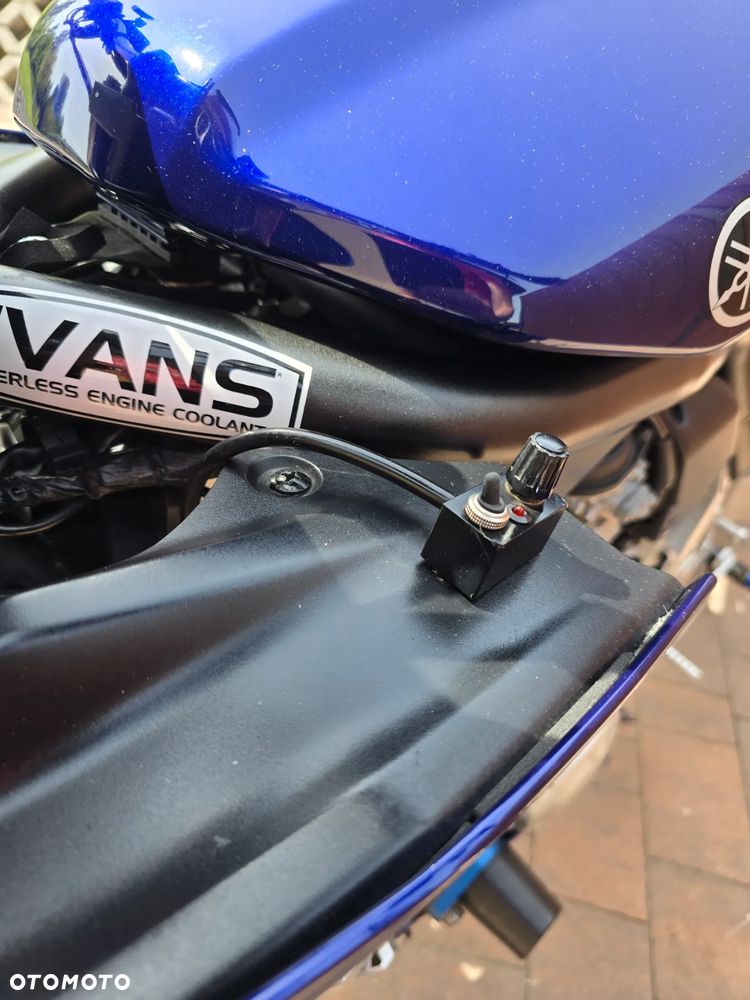 Yamaha FZS - 9