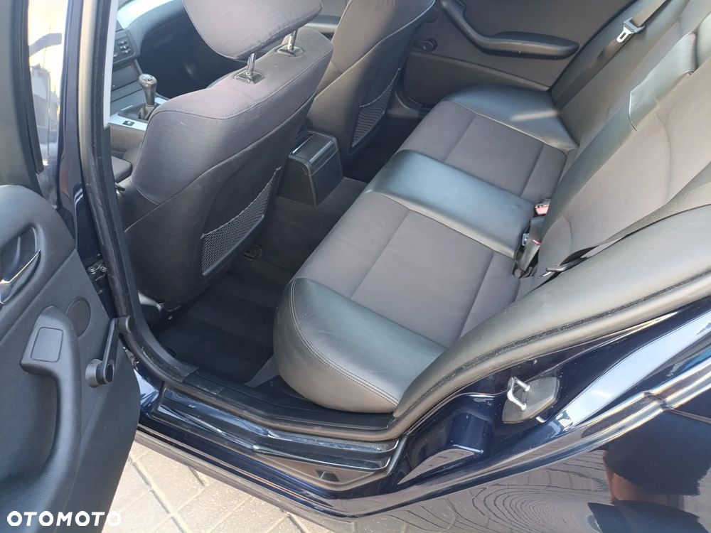 BMW Seria 3 320i Edition Exclusive - 7