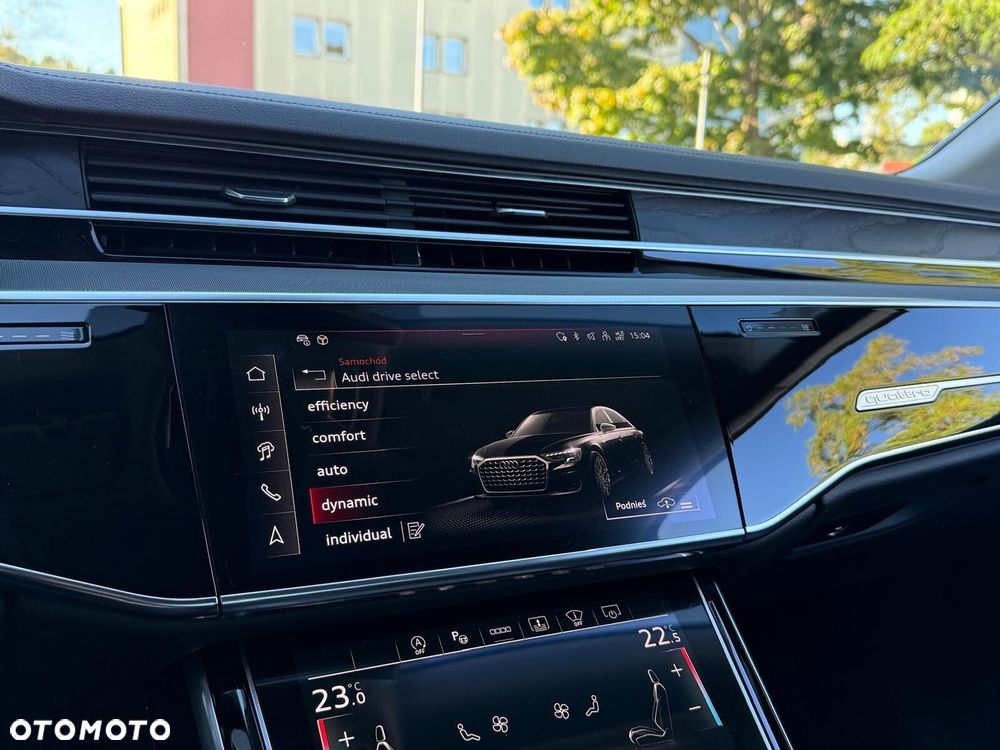 Audi A8 - 40