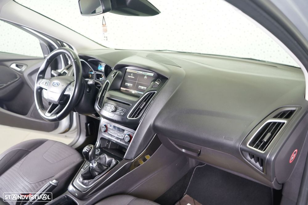 Ford Focus SW 1.0 EcoBoost Business - 19