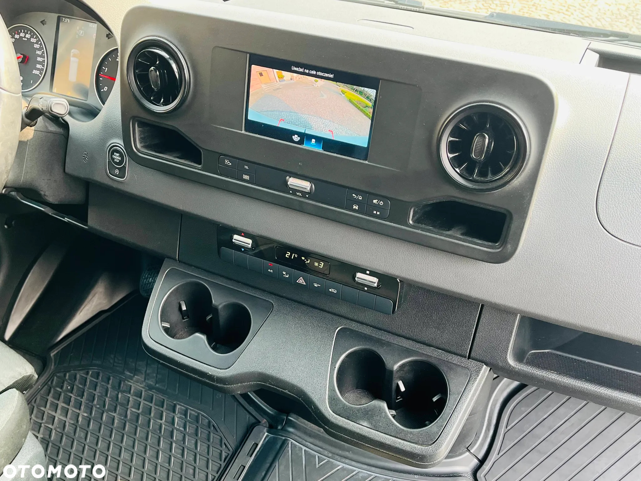 Mercedes-Benz SPRINTER 319 V6 L3H2 - 11