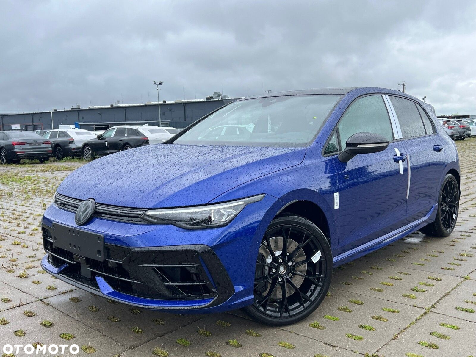 Volkswagen Golf VIII 2.0 TSI 4Motion R - 2