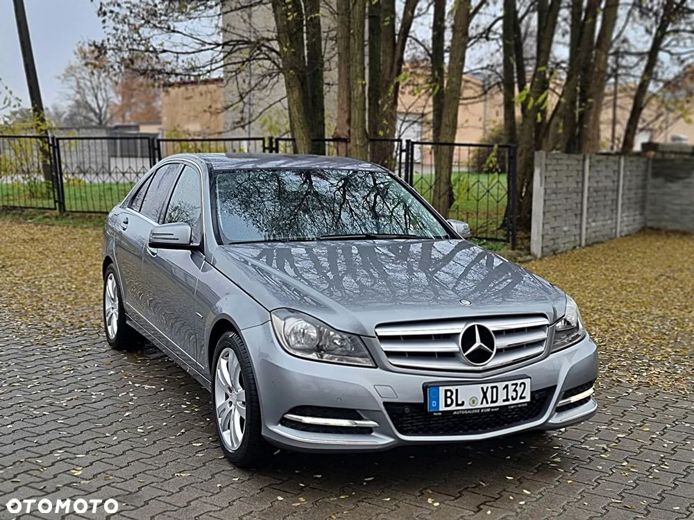 Mercedes-Benz Klasa C 180 CGI BlueEFFICIENCY Avantgarde - 12