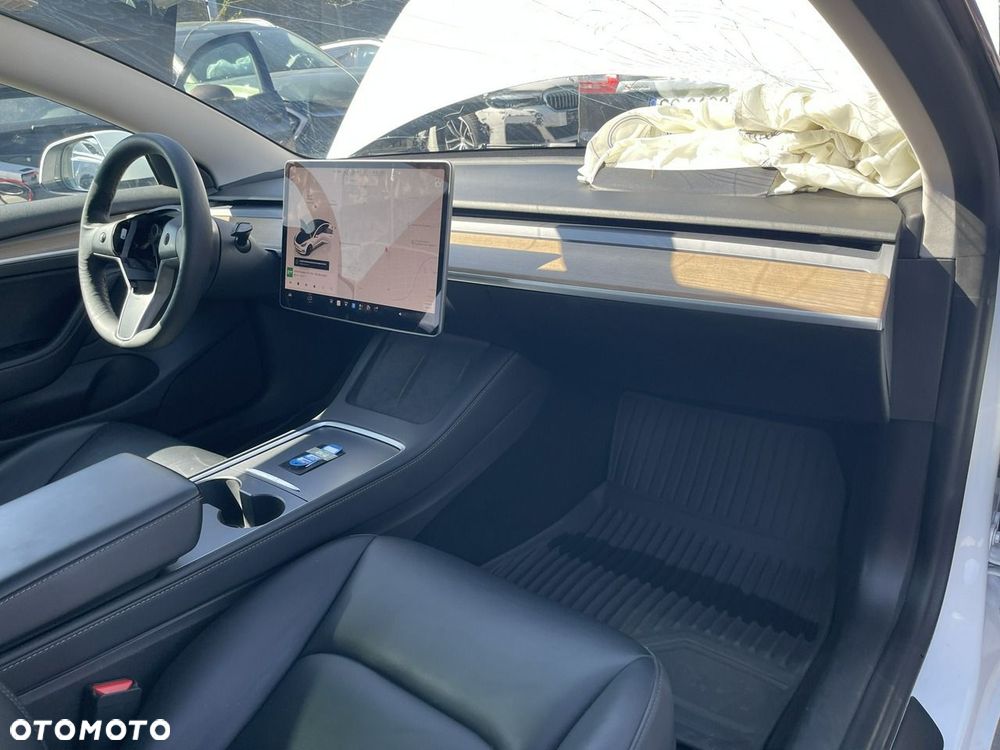 Tesla Model 3 - 10
