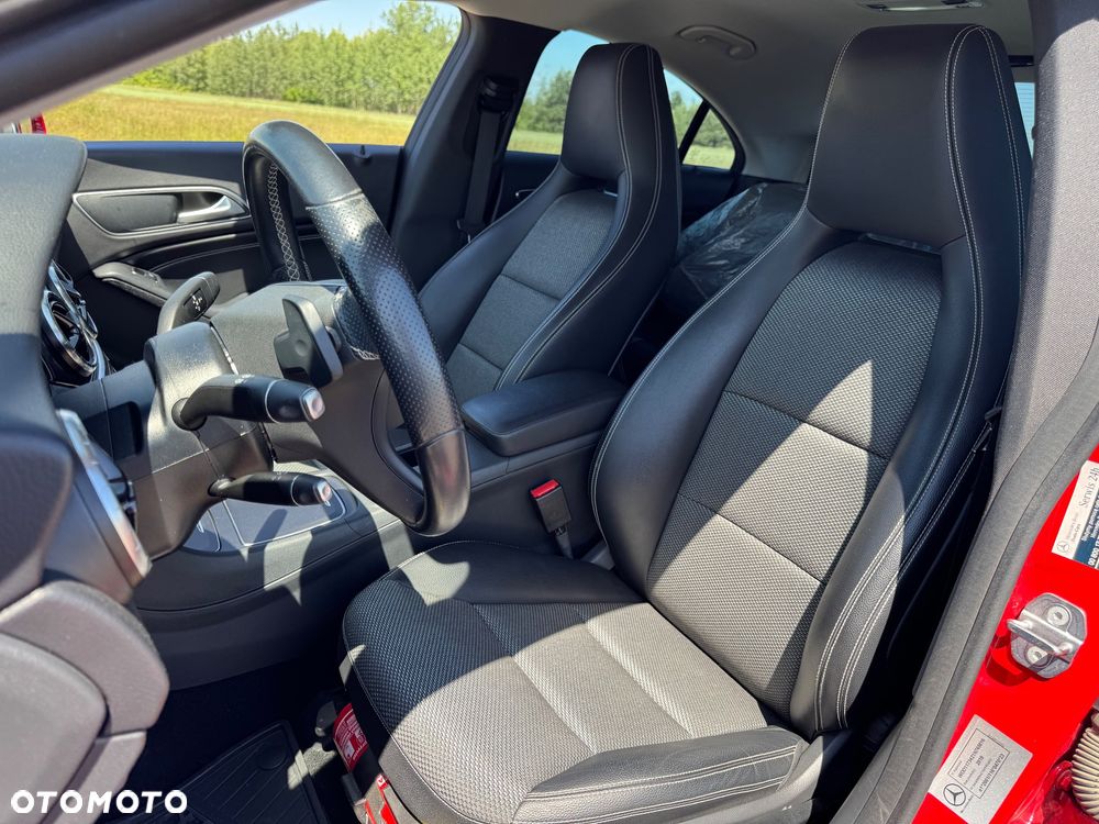 Mercedes-Benz CLA 180 7G-DCT - 21
