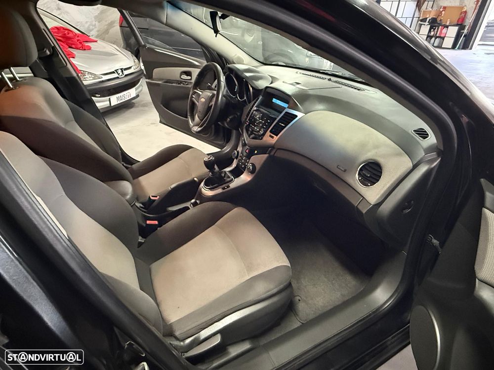 Chevrolet Cruze 1.6 LS - 12