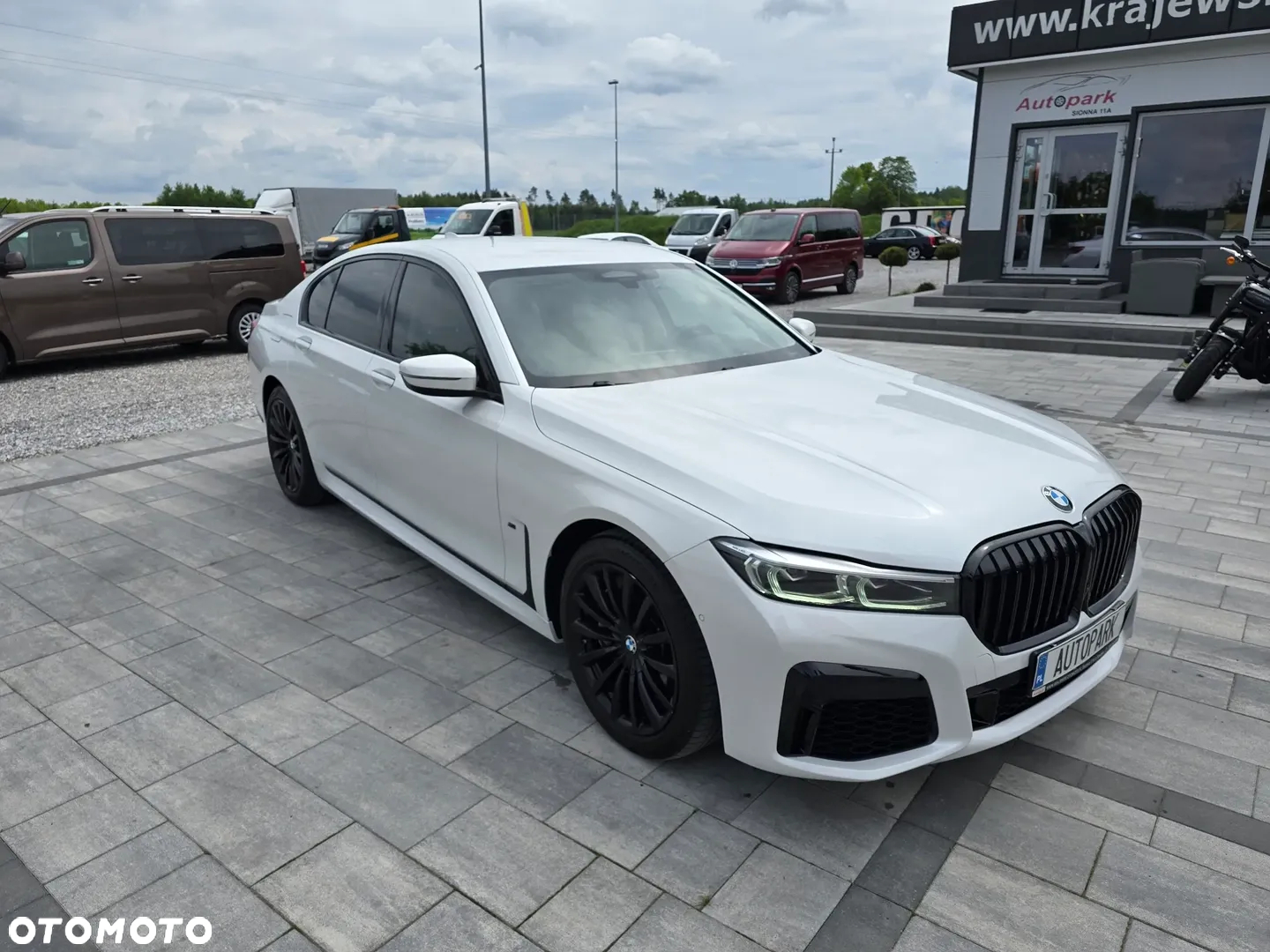 BMW Seria 7 750i xDrive sport - 4
