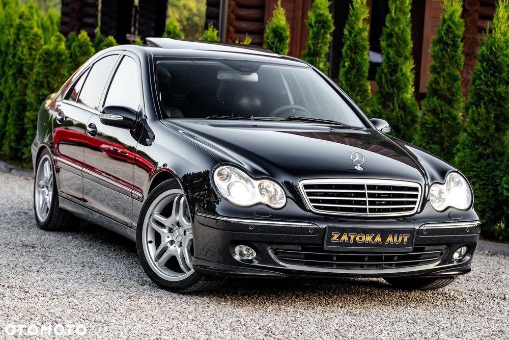 Mercedes-Benz Klasa C 320 4Matic Avantgarde Sport Edition - 4