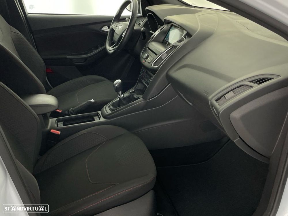 Ford Focus 1.0 EcoBoost ST-Line - 23