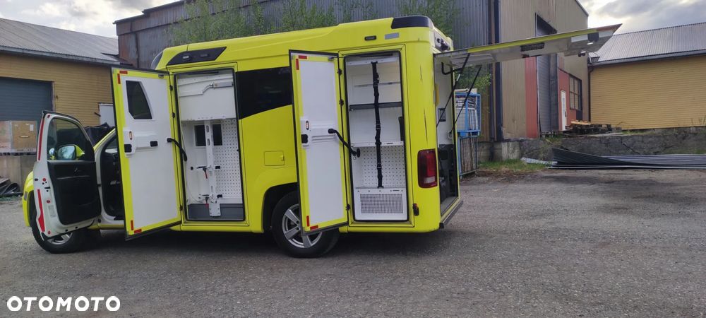 Volkswagen Amarok XL Ambulans 4x4 karetka pogotowia - 7