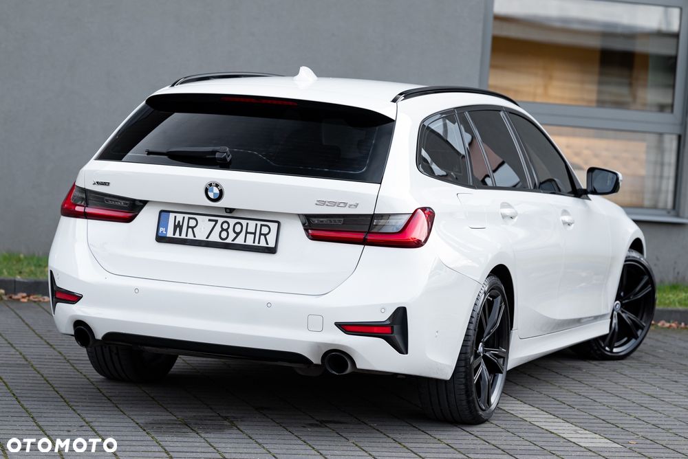 BMW Seria 3 330d xDrive - 9