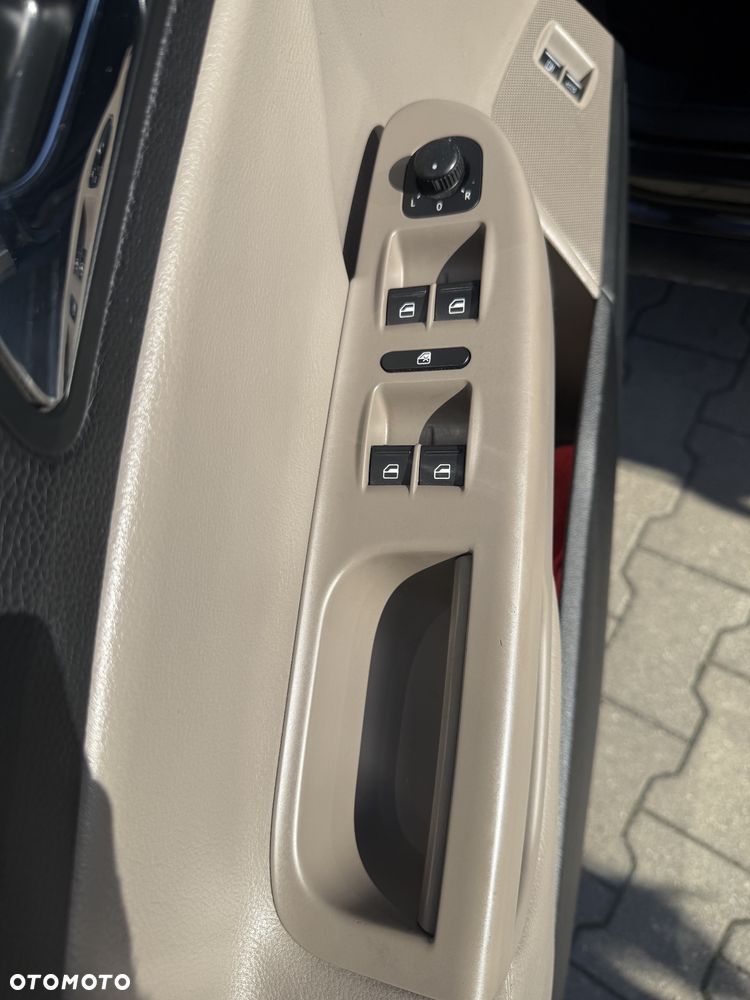 Volkswagen Passat 2.0 TDI DPF Highline - 19