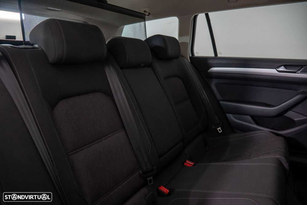 VW Passat Variant 2.0 TDi Confortline DSG - 34