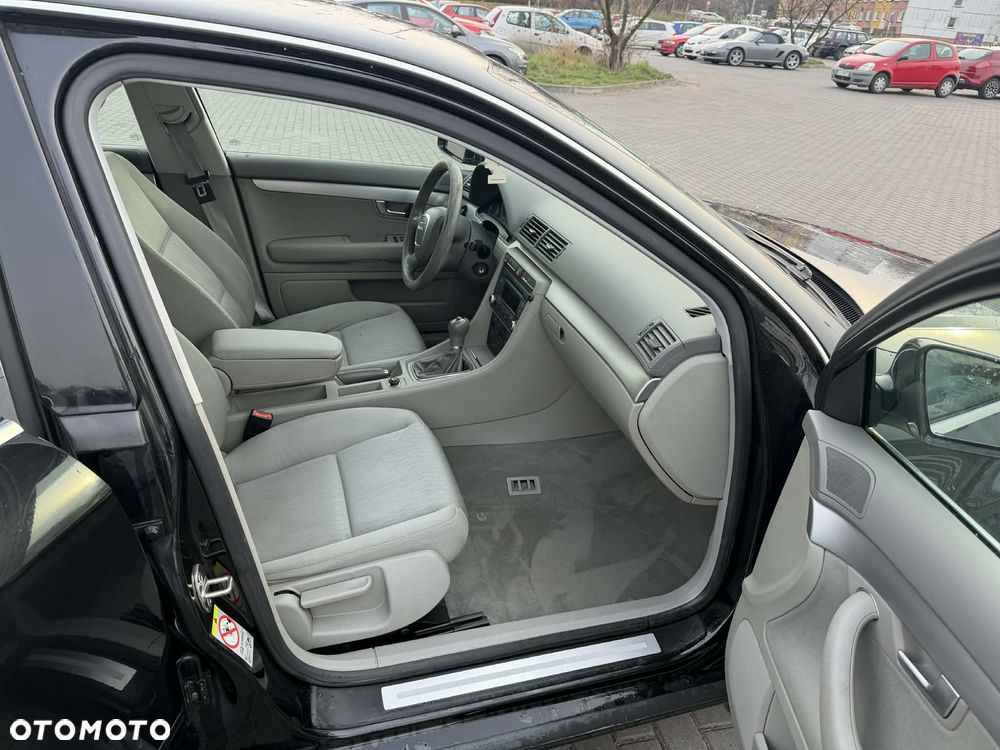 Audi A4 Limousine - 8